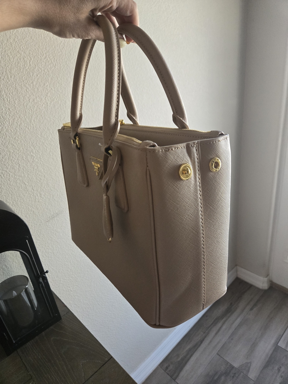 Beige Inspires Saffiano Medium Size Purse - Picture 4 of 9